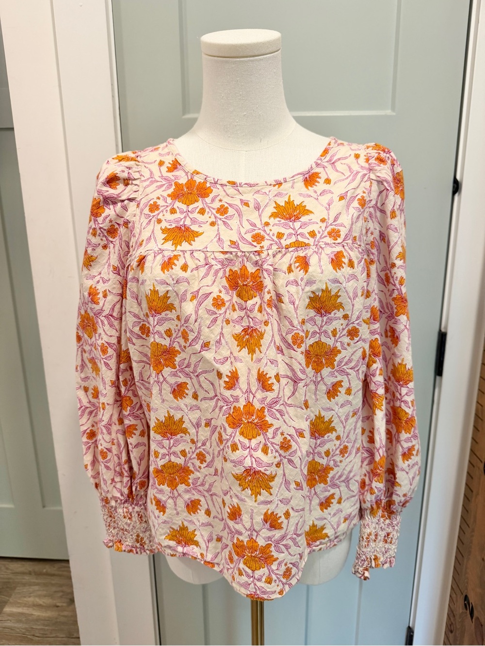 Universal Thread Floral Block Print Blouse Smocked Cuffs Folk Cottage Natural